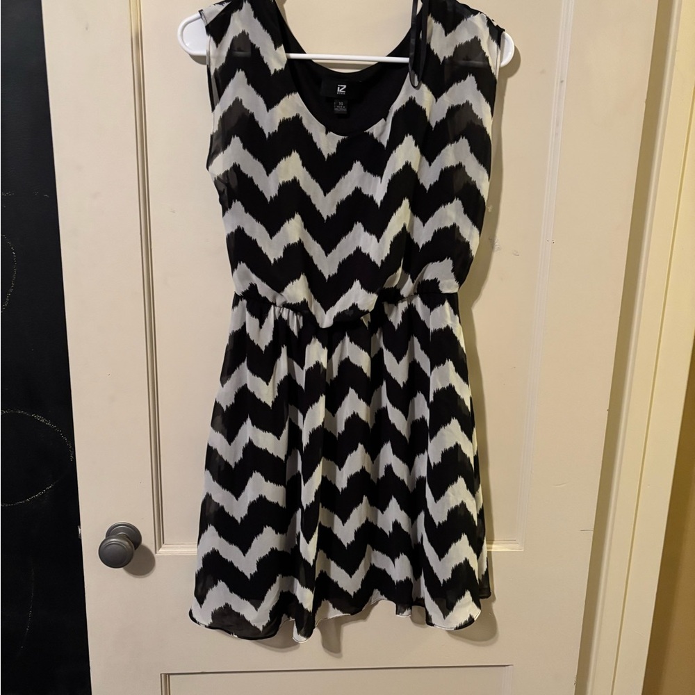 Iz Byer Black and White Zigzag Dress